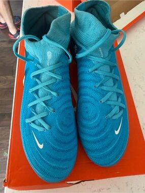 Nike Teal Blue Soccer Cleats phantom Luna size 5